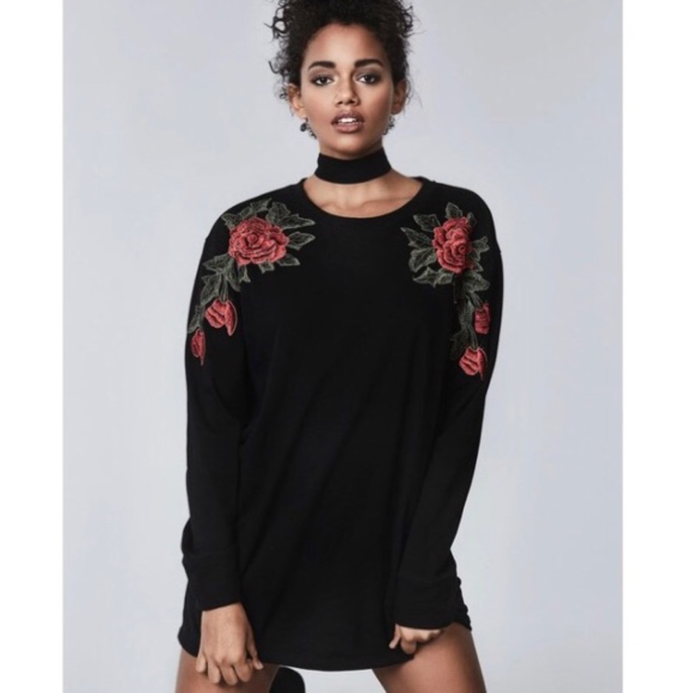 emma & sam flower appliqué long sleeve top
